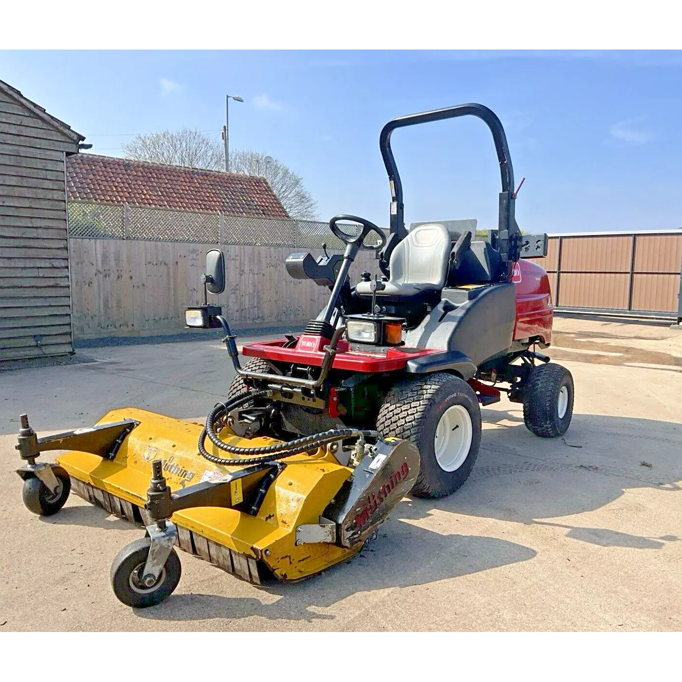 2016 TORO GROUNDMASTER 3400 OUTFRONT RIDE ON MOWER FITTEDWITH MUTHING FLAIL | 1727 HOURS